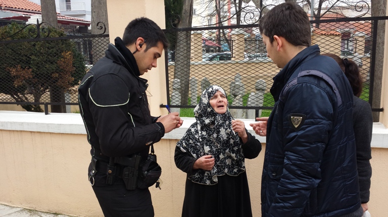 Poşetini hırsıza kaptıran kadın çileden çıktı